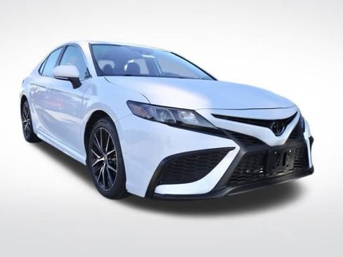 Used 2024 Toyota Camry SE image 4