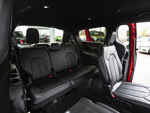 New 2026 Chrysler Pacifica Select w/ S Appearance Package image 33