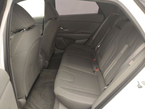 Used 2024 Hyundai Elantra SEL w/ Convenience Package FWD image 18