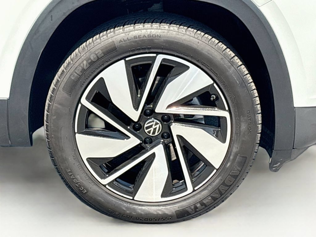 Used 2024 Volkswagen Atlas SE AWD/4WD image 32