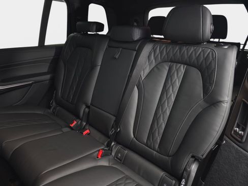 New 2026 BMW X7 M60i image 15