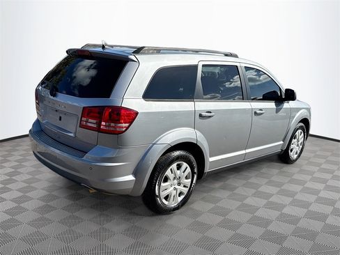 Used 2020 Dodge Journey SE w/ SE Popular Equipment Group image 6