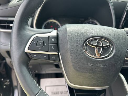 Used 2022 Toyota Highlander XSE FWD image 14