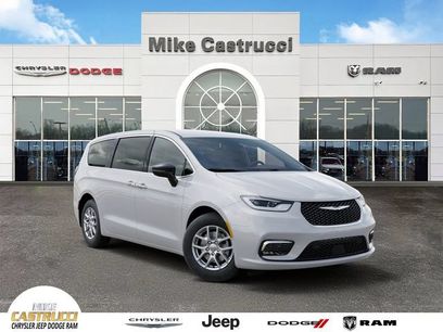 New 2026 Chrysler Pacifica Select