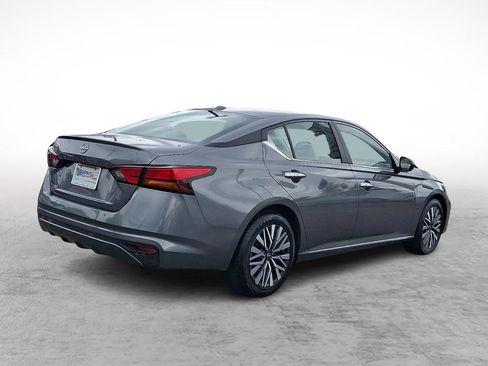 Used 2025 Nissan Altima 2.5 SV FWD image 5