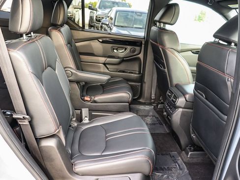 Used 2024 Honda Pilot TrailSport image 19