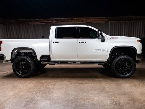 Used 2022 Chevrolet Silverado 2500 LTZ w/ LTZ Plus Package image 11