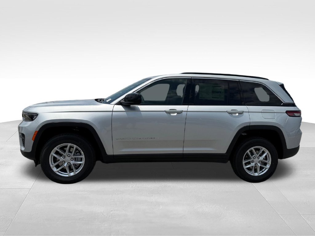 New 2026 Jeep Grand Cherokee 2WD image 2