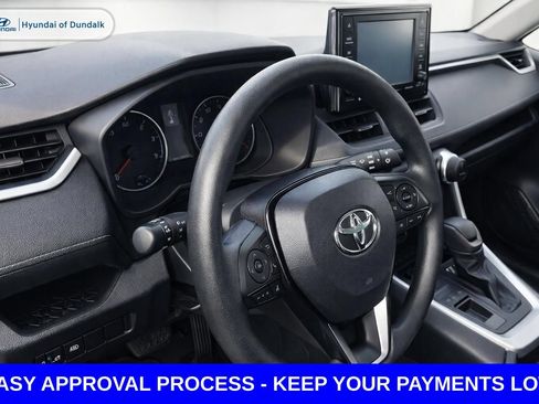Used 2021 Toyota RAV4 LE FWD image 11
