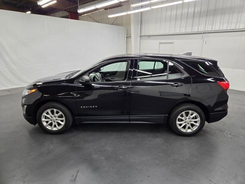 Used 2019 Chevrolet Equinox LS w/ LPO, Cargo Package FWD image 2