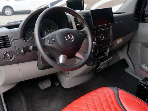 Used 2015 Mercedes-Benz Sprinter 2500 image 10