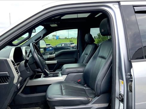 Used 2022 Ford F250 Lariat w/ Black Appearance Package AWD/4WD image 9