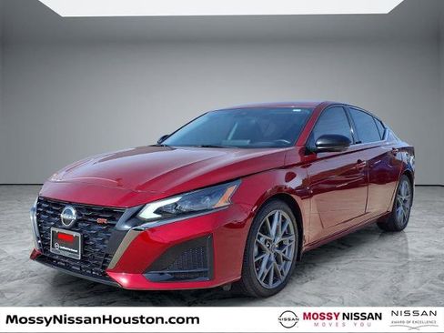 Certified 2024 Nissan Altima 2.0 SR image 4