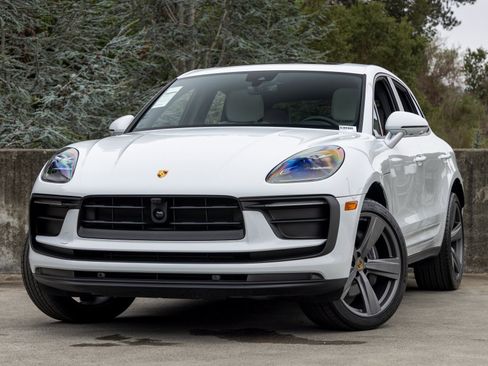 New 2025 Porsche Macan image 1