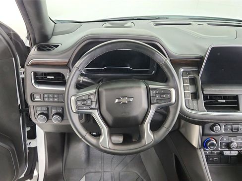 Used 2023 Chevrolet Tahoe Z71 w/ Luxury Package AWD/4WD image 15