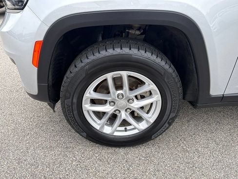 Certified 2025 Jeep Grand Cherokee L Laredo w/ Luxury Tech Group I AWD/4WD image 9