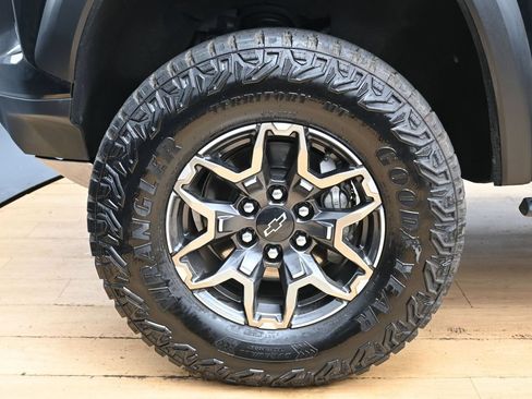 Used 2024 Chevrolet Colorado ZR2 w/ Technology Package AWD/4WD image 13