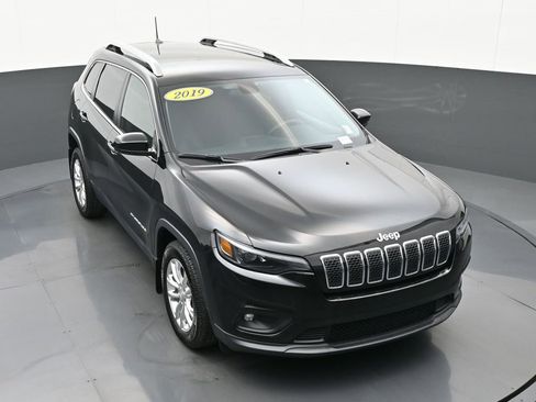 Used 2019 Jeep Cherokee Latitude w/ Popular Appearance Group FWD image 38