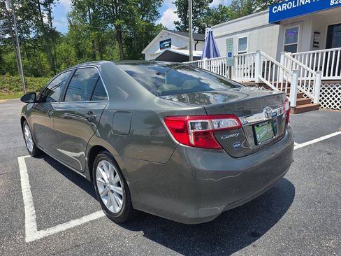 Used 2012 Toyota Camry XLE w/ Leather Pkg FWD image 4