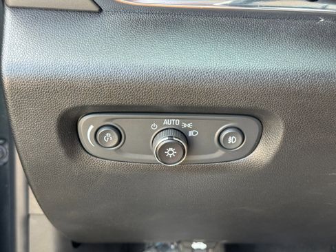 Used 2020 Chevrolet Traverse RS image 19