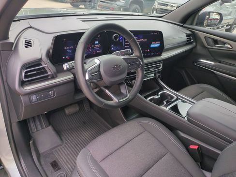 Used 2024 Chevrolet Traverse LT w/ Midnight/Sport Edition FWD image 17