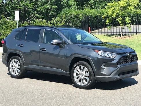 Used 2019 Toyota RAV4 XLE Premium w/ Cold Weather Package FWD image 2