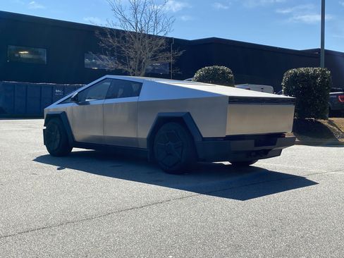 Used 2024 Tesla Cybertruck AWD Crew Cab image 15