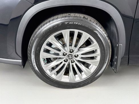 Certified 2025 Toyota Highlander Platinum AWD/4WD image 66