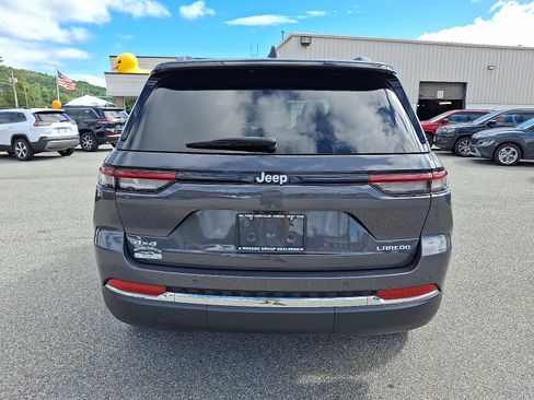 Used 2024 Jeep Grand Cherokee Laredo image 9