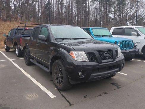 Used 2020 Nissan Frontier SV w/ Midnight Edition Floor Mats image 3