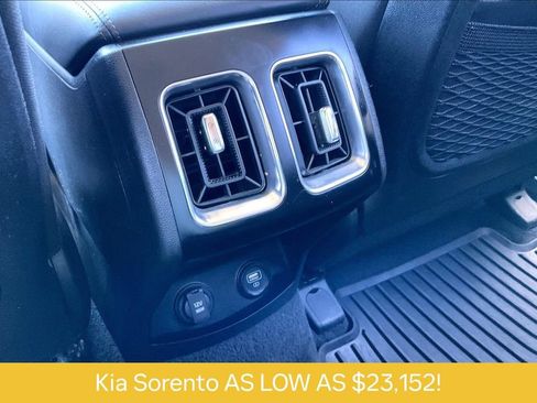 Used 2023 Kia Sorento LX FWD image 33