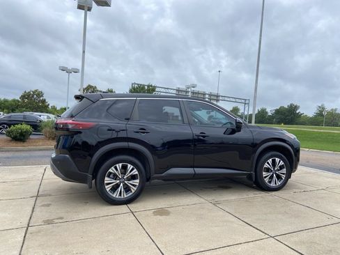 Used 2023 Nissan Rogue SV FWD image 12