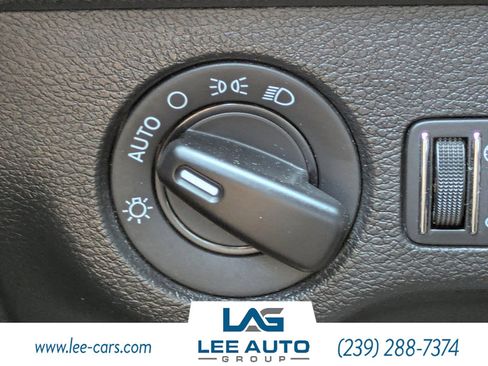 Used 2020 Dodge Charger SXT w/ Leather Interior Group RWD image 19