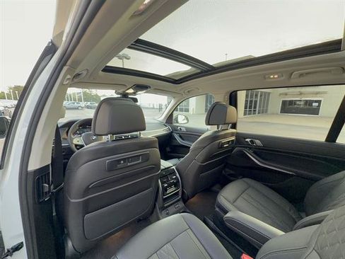 Used 2022 BMW X7 xDrive40i w/ Executive Package AWD/4WD image 31