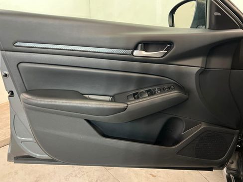 Used 2025 Nissan Altima 2.5 SV FWD image 15