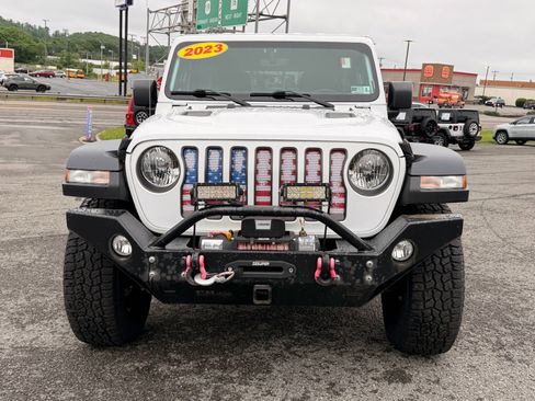 Used 2023 Jeep Wrangler Unlimited Rubicon w/ Cold Weather Group AWD/4WD image 8