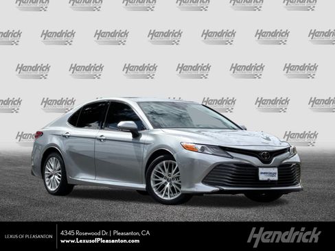 Used 2019 Toyota Camry XLE FWD image 1