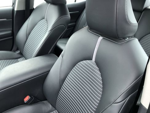 Used 2024 Toyota Camry SE image 12