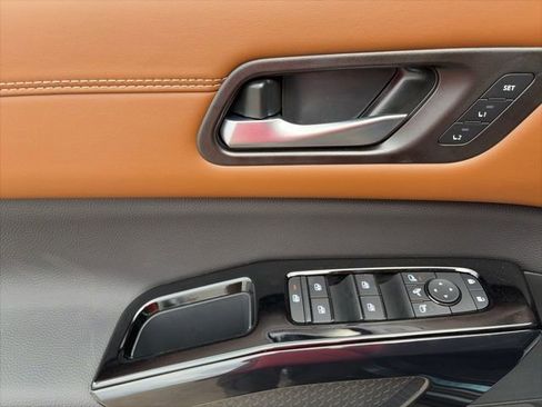 New 2026 Nissan Pathfinder Platinum image 11