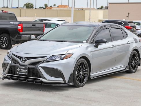 Used 2024 Toyota Camry XSE FWD image 3