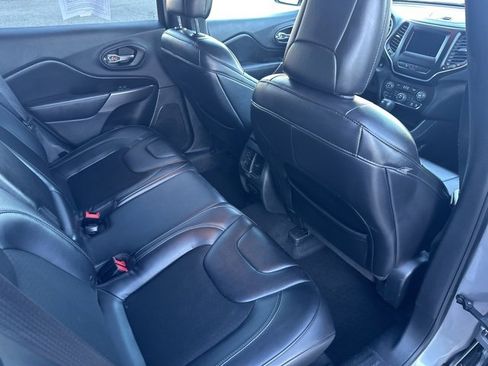 Used 2019 Jeep Cherokee Latitude Plus w/ Cold Weather Group image 9