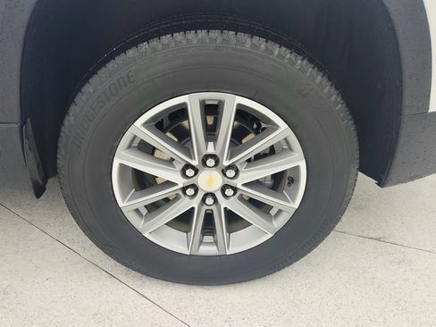 Certified 2023 Chevrolet Traverse LT FWD image 28