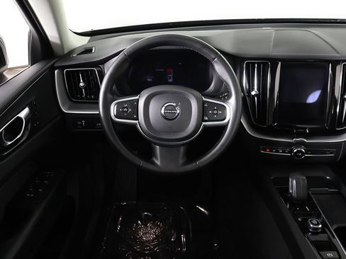Used 2022 Volvo XC60 B5 Momentum AWD/4WD image 36