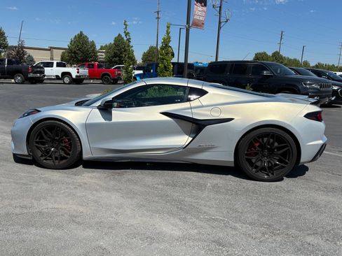 Used 2023 Chevrolet Corvette Z06 RWD image 6