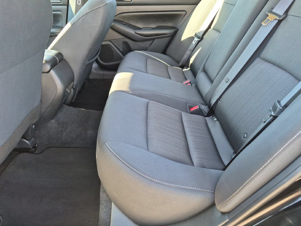 Used 2025 Nissan Altima 2.5 SV FWD image 24