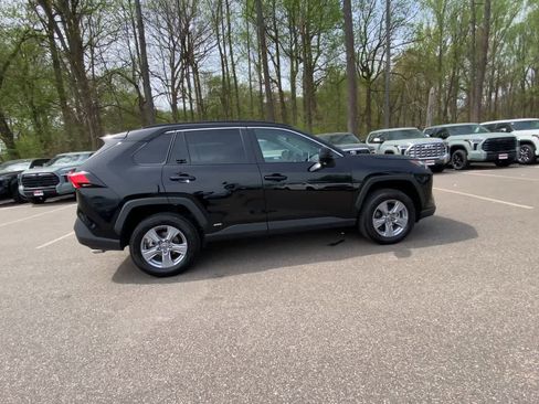 Used 2025 Toyota RAV4 LE AWD/4WD image 12