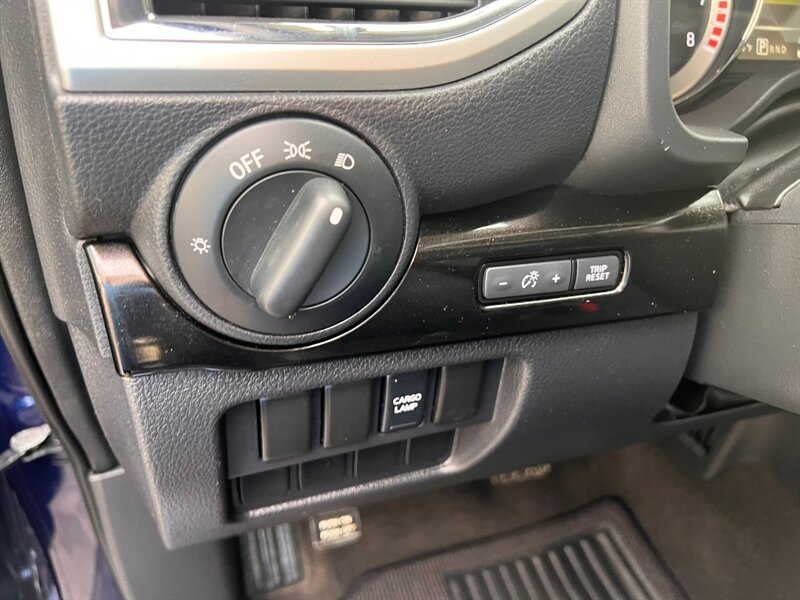 Used 2018 Nissan Titan SV AWD/4WD image 14