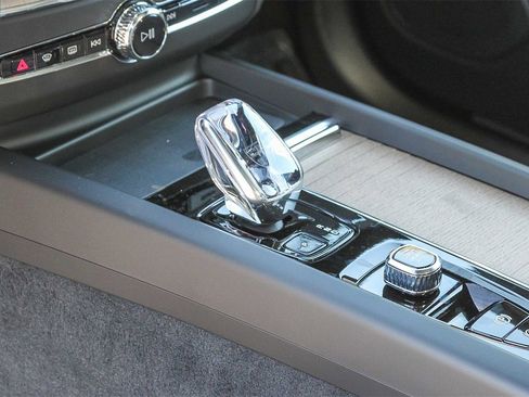 New 2026 Volvo XC60 B5 Plus w/ Protection Package Premier image 22