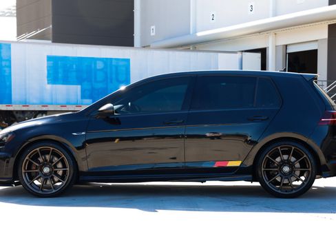 Used 2017 Volkswagen Golf R 4-Door image 8