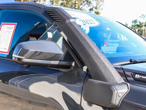 Used 2025 Toyota Tacoma Trailhunter image 9